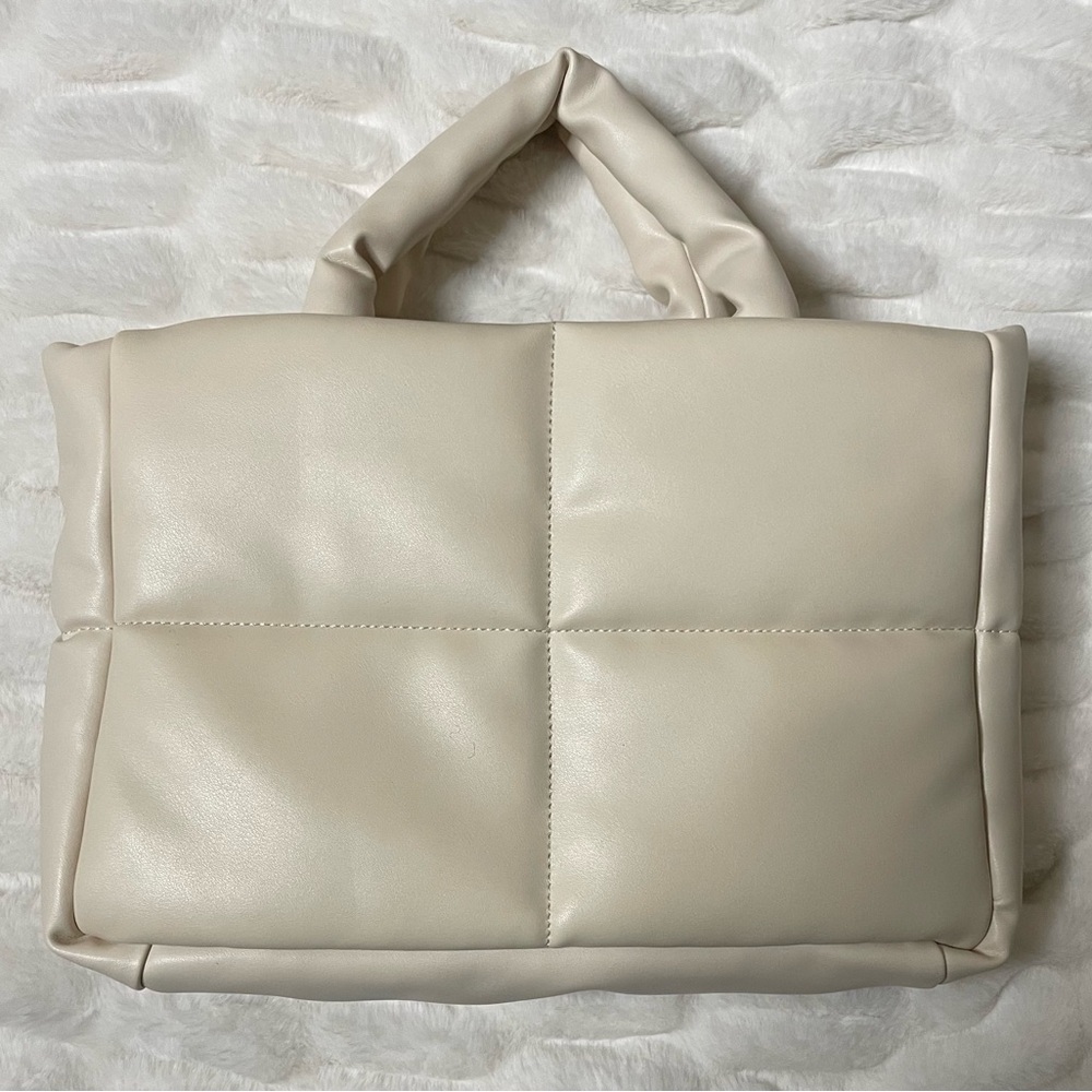 LARGE UNBRANDED PUFFER WITH TOP HANDLE AND CROSSBODY STRAP